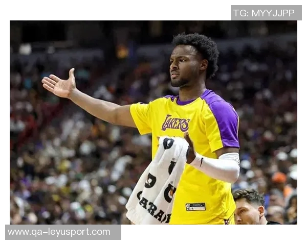 夸梅质疑布朗尼场上表现称心脏恢复但跑位意识存疑 夸梅质疑布朗尼场上表现称心脏恢复但跑位意识存疑