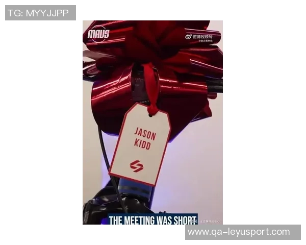 东契奇为湖人转播团队送车车上专属名牌彰显心意