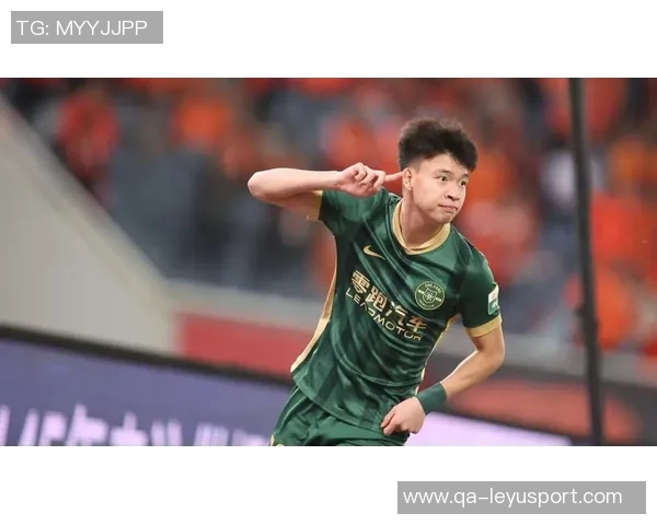 王钰栋19岁生日庆祝照曝光本赛季30场斩获12球荣膺本土射手王