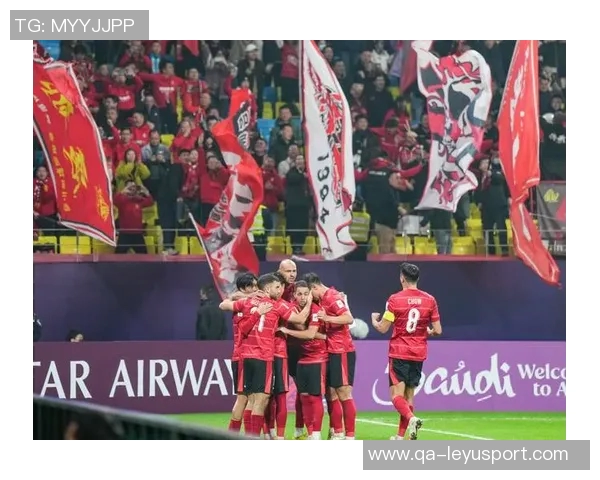 蓉城主场迎战广岛三箭现场观众热情高涨人数达27836人